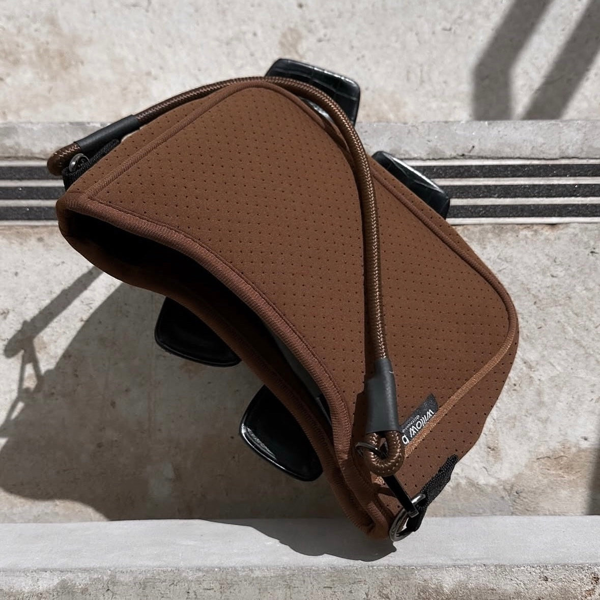 BAGUETTE Neoprene Bag - RUST BROWN