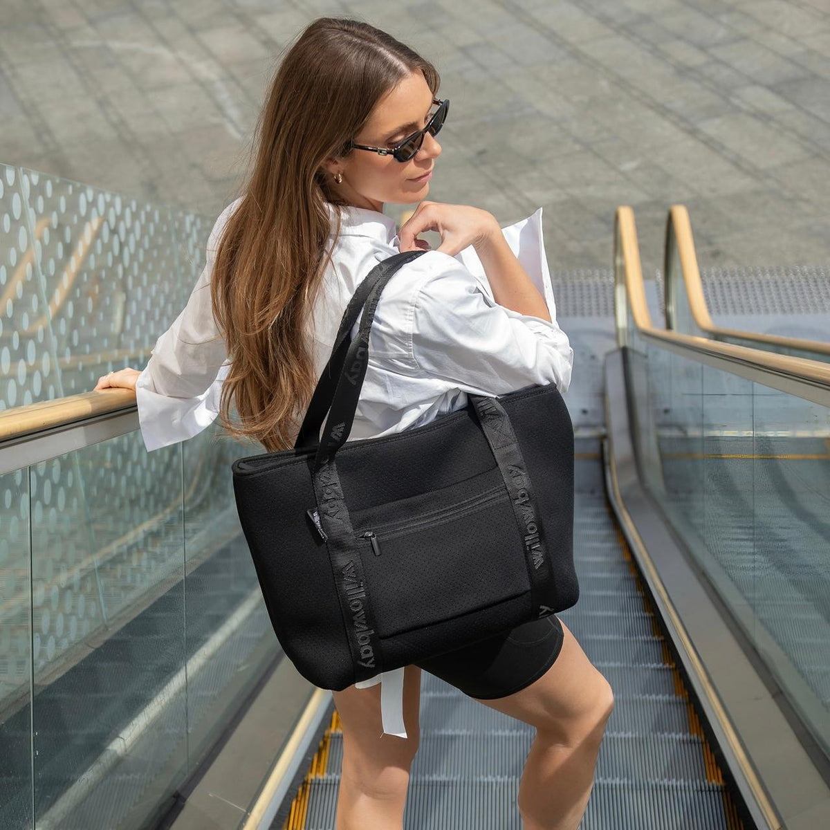 BOUTIQUE TRAVEL Neoprene Tote Bag With Zip (with luggage/trolley sleeve) - BLACK (With Black Handle)