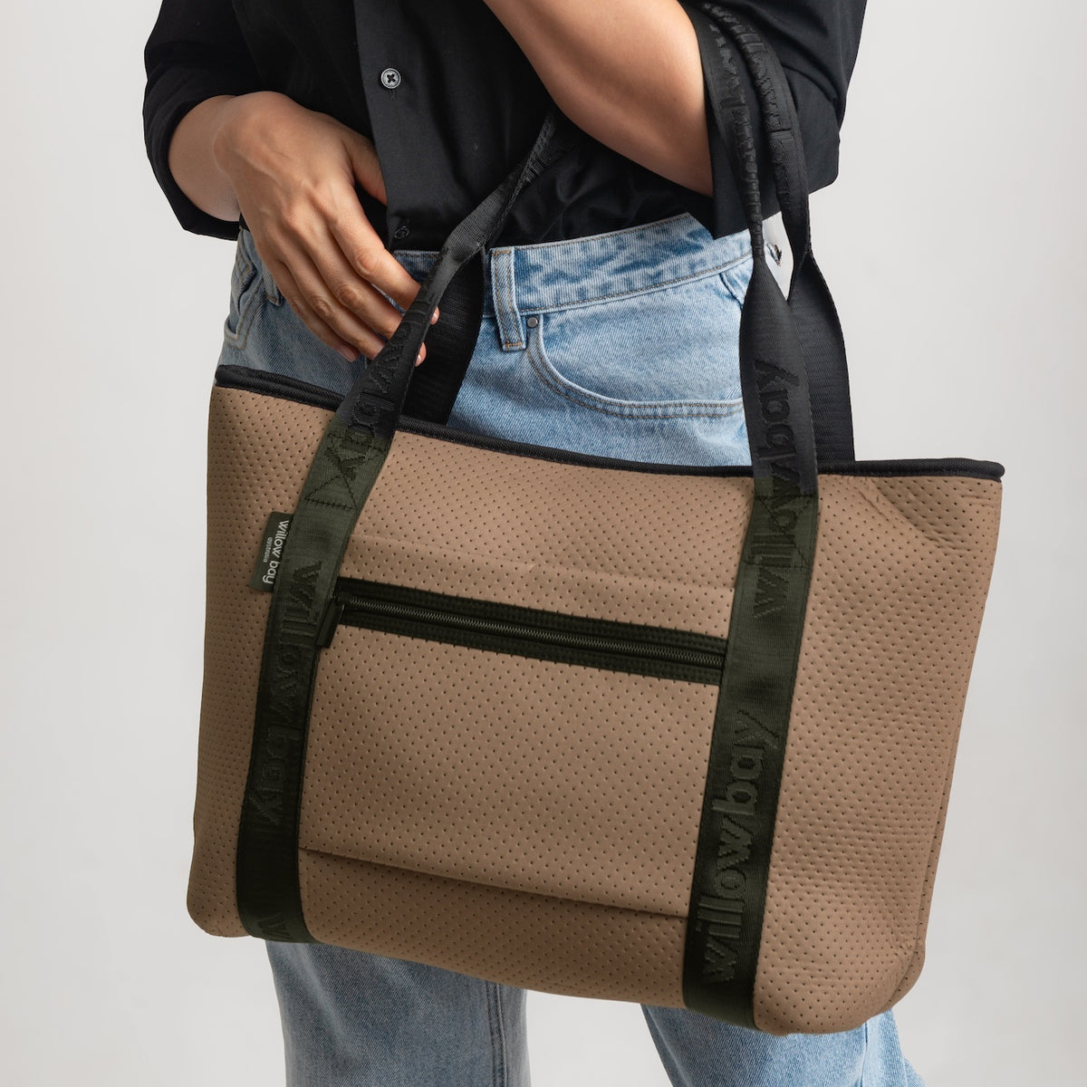 BOUTIQUE TRAVEL Neoprene Tote Bag With Zip (with luggage/trolley sleeve) - DESSERT CLAY