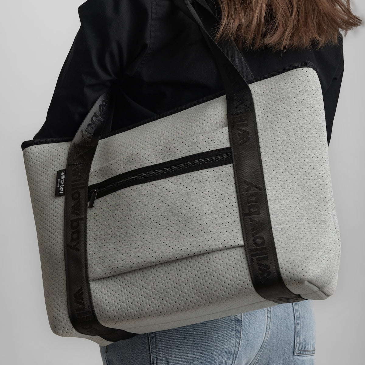 BOUTIQUE TRAVEL Neoprene Tote Bag With Zip (with luggage/trolley sleeve) - LIGHT MARLE