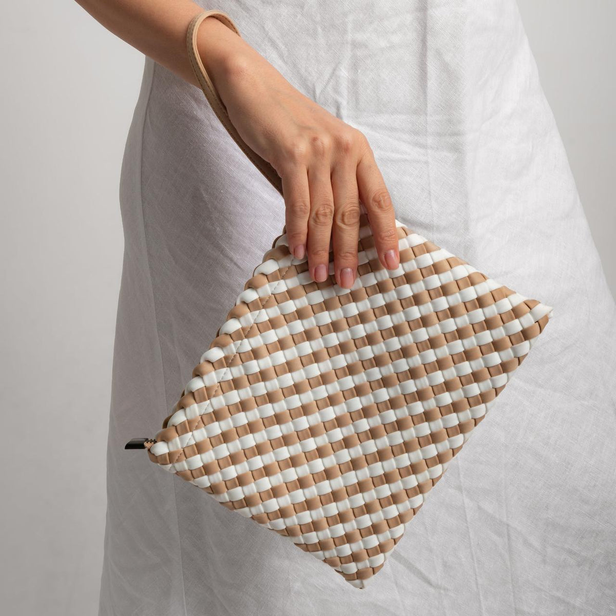 Woven Wanderer Clutch Bag - Beige/White